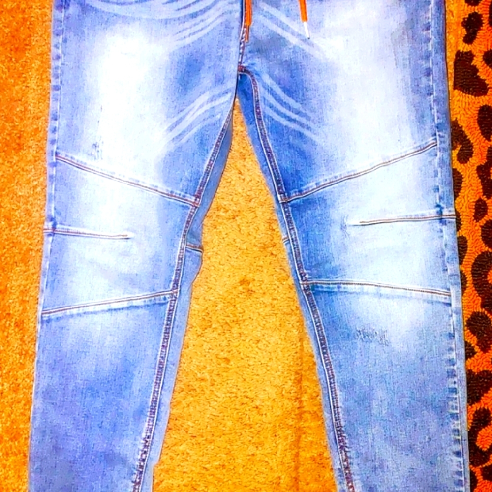 Men's very Stylish Hyper Denim Skinny Leg Jeans.